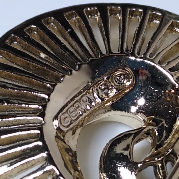 Vintage Metal Nautilus Shell Brooch - Picture 14 of 14